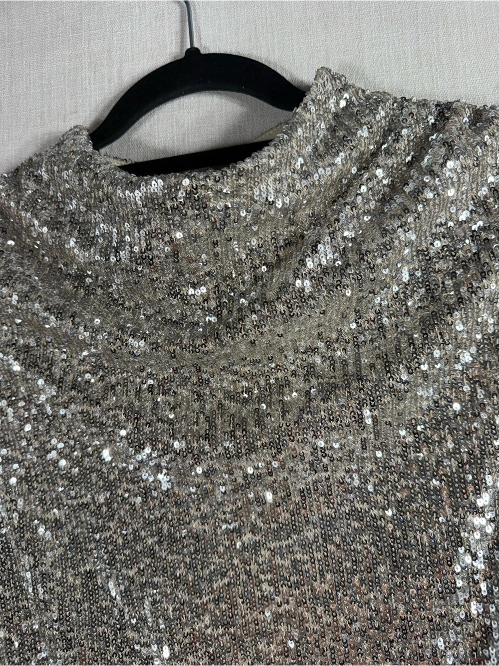 Cable & Gauge Sequin Mock Neck Tank in Silver & Gold Size Large Like New - Picture 4 of 10